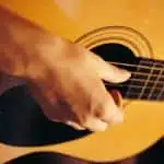 Quelle est la composition d’une guitare acoustique ?