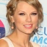 Taylor Swift aperçue en robe fleurie à New York