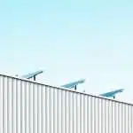 Optez pour des panneaux solaires, même avec une toiture plate !