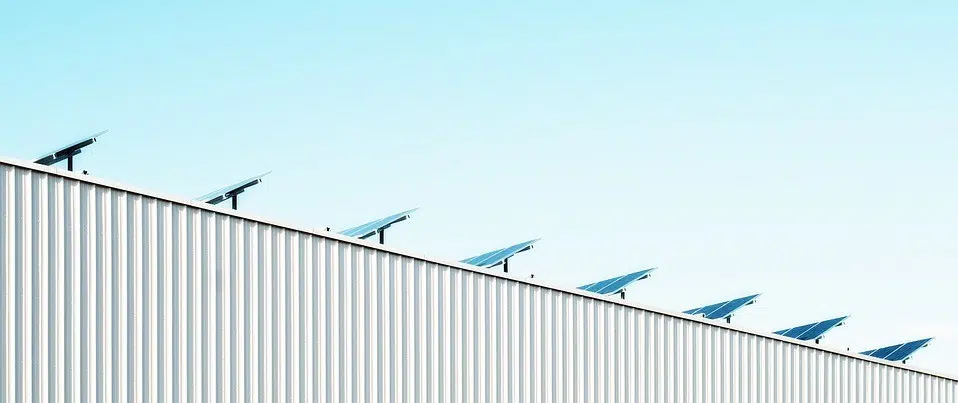 panneaux solaires toiture plate