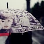 Des tongs et des parapluies publicitaires pour l’été