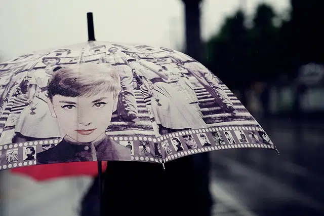 Des tongs et des parapluies publicitaires pour l’été