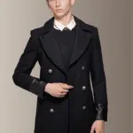 Le manteau officier pour homme : idéal pour un look chic