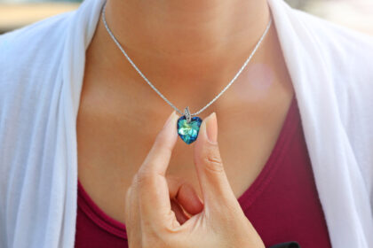 Offrez une médaille miraculeuse à une nouvelle maman : un symbole de protection et de chance