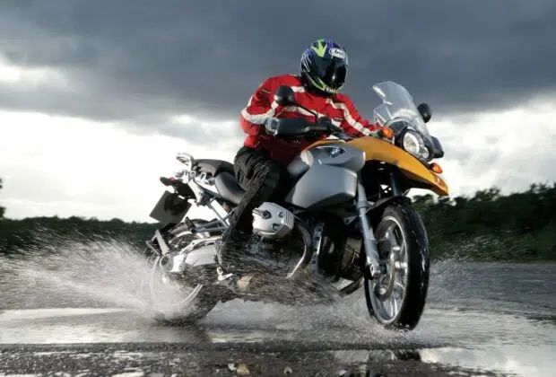 moto et pluie