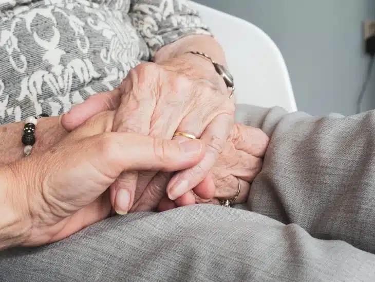 Tout savoir sur l'aidant familial