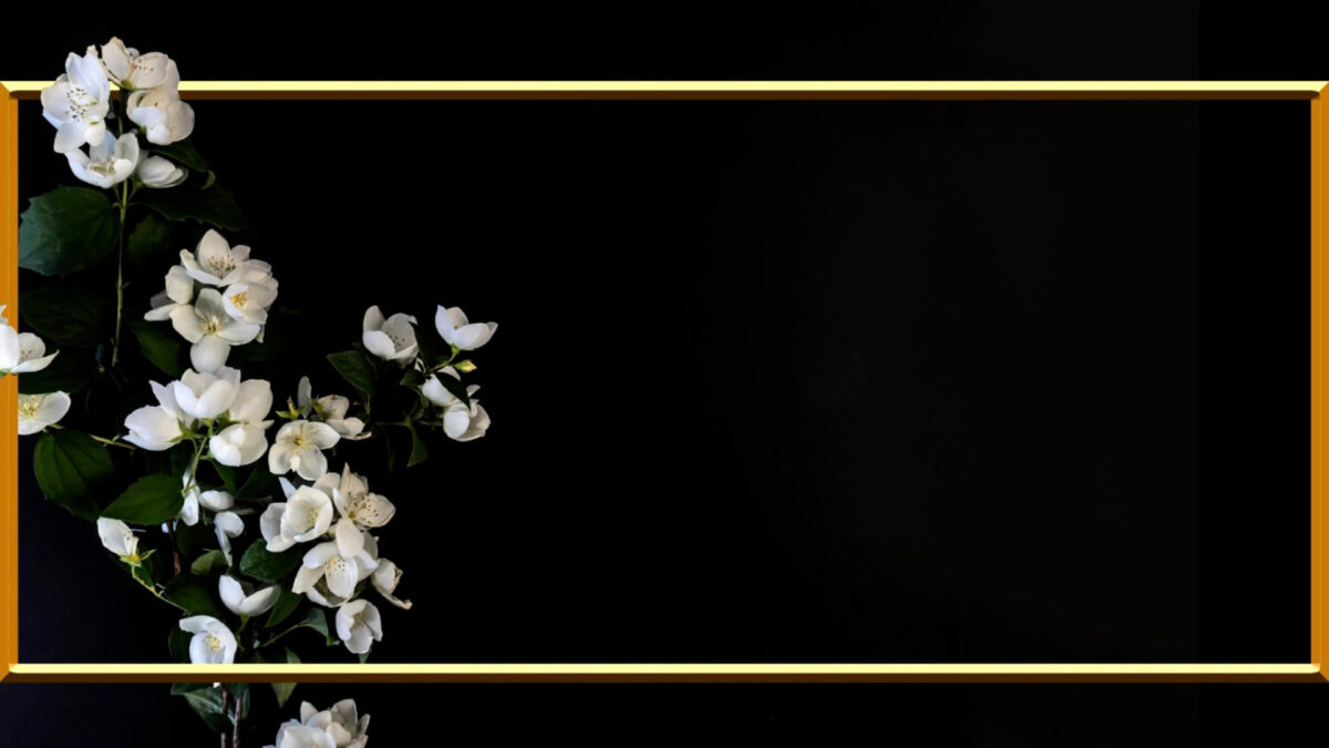 Un hommage floral : pourquoi choisir une plaque funéraire avec des fleurs ?